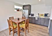 Kitchenette/wet bar